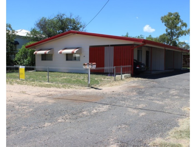 2/14 Duke Street, Roma QLD 4455