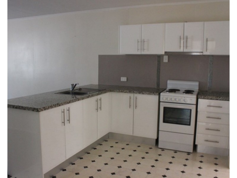 2/14 Duke Street, Roma QLD 4455