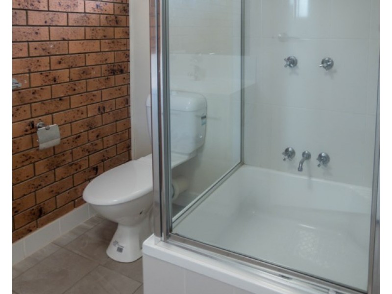 28 Elmer Street, Roma QLD 4455