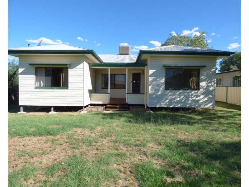 2 Saunders Street, Roma QLD 4455