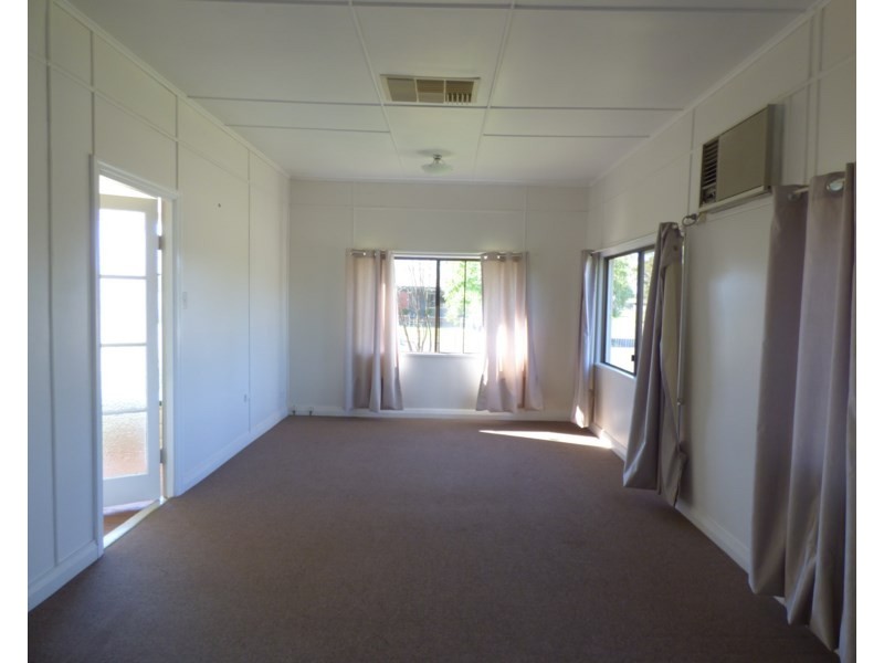 2 Saunders Street, Roma QLD 4455