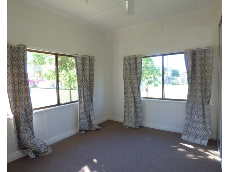 2 Saunders Street, Roma QLD 4455