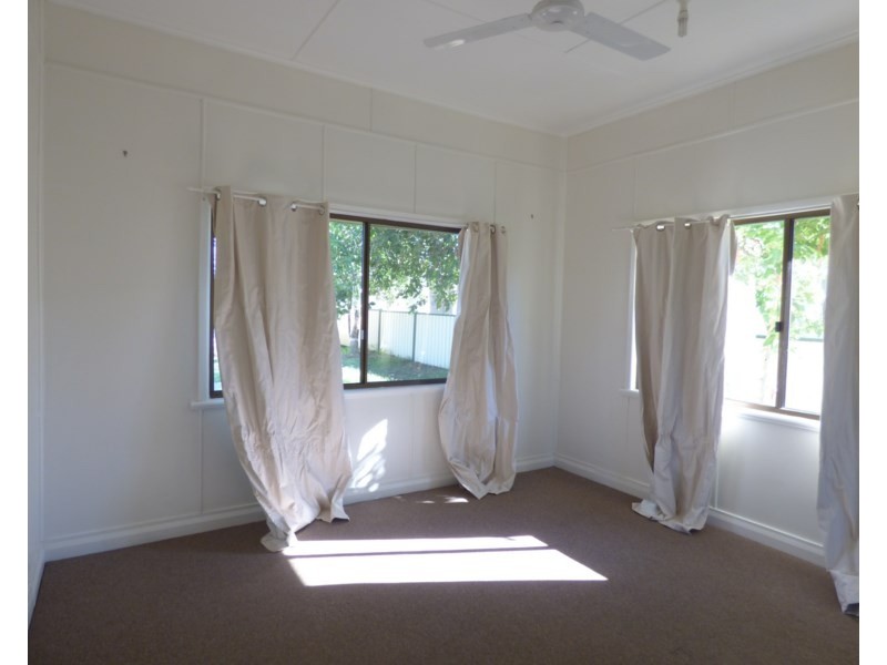 2 Saunders Street, Roma QLD 4455