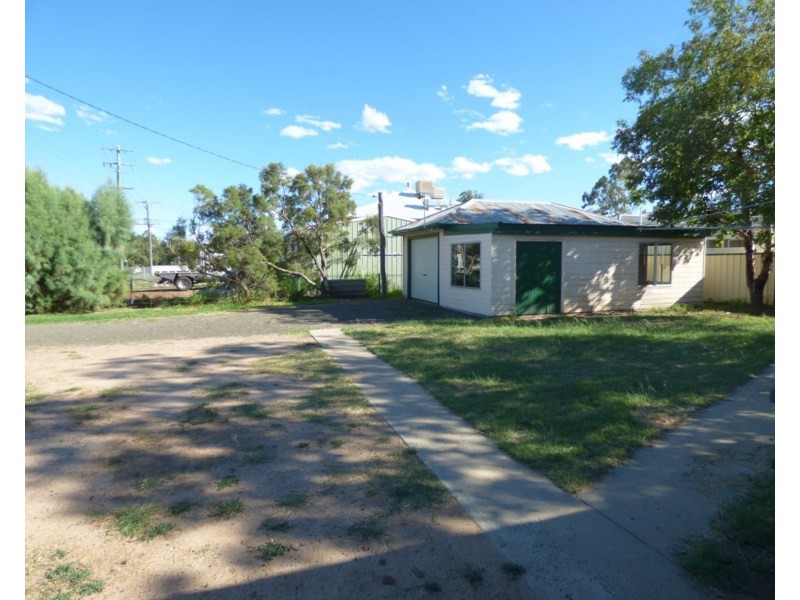 2 Saunders Street, Roma QLD 4455