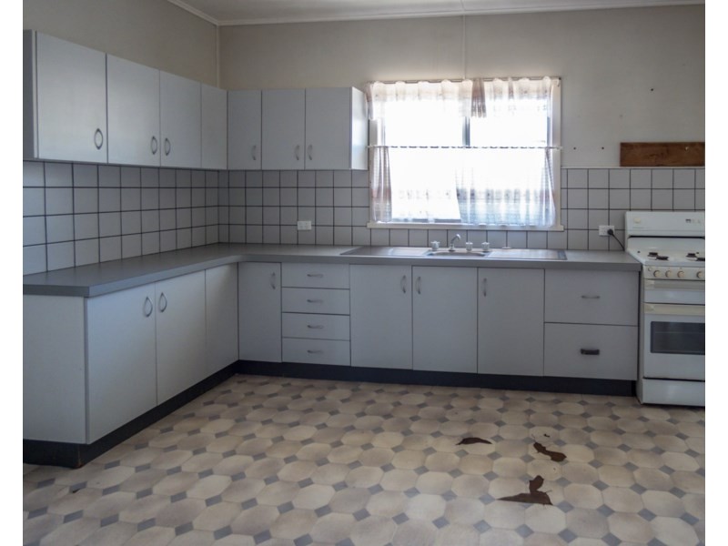 50 Twine Street, Roma QLD 4455