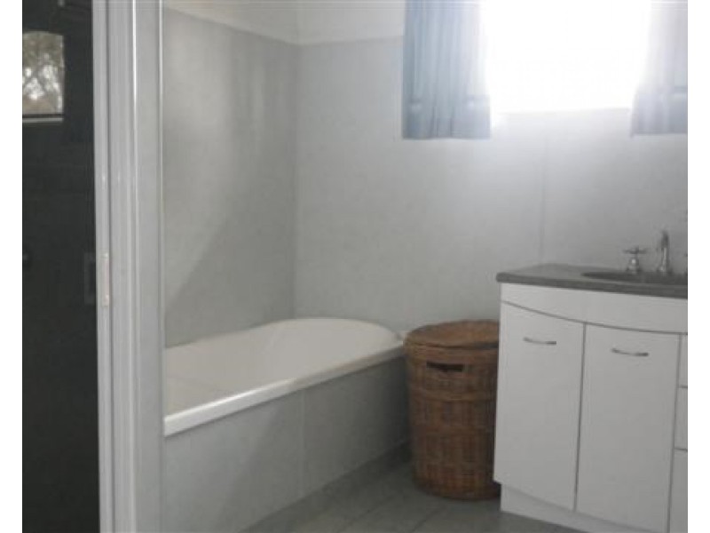 9 Borland Street, Roma QLD 4455