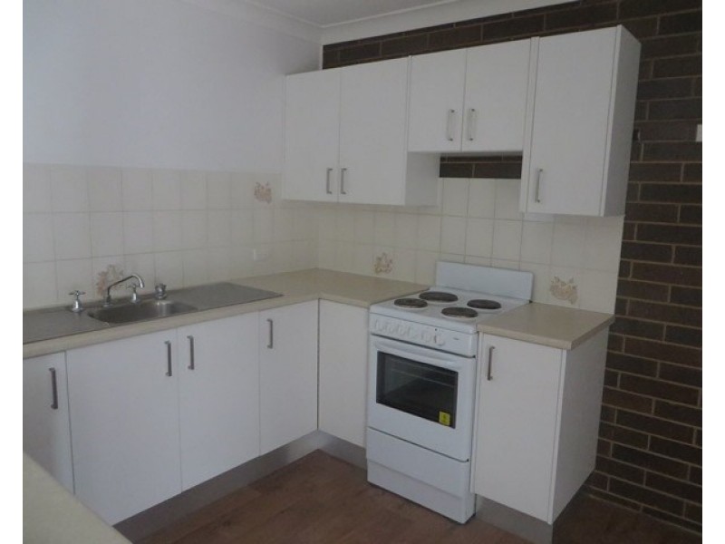 2/15 Roma Crescent, Roma QLD 4455