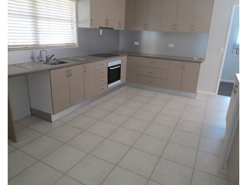 9 Borland Street, Roma QLD 4455