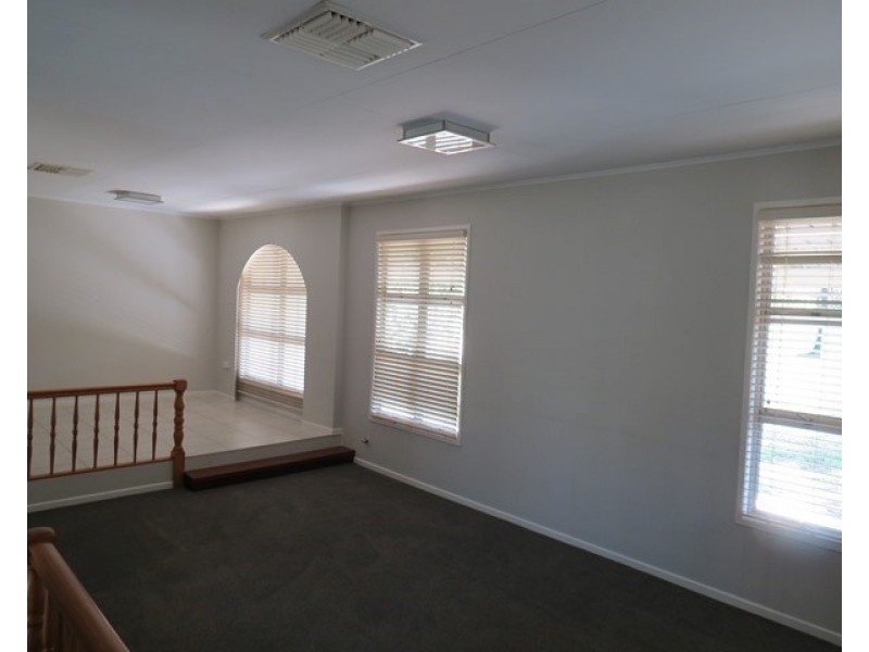 9 Borland Street, Roma QLD 4455