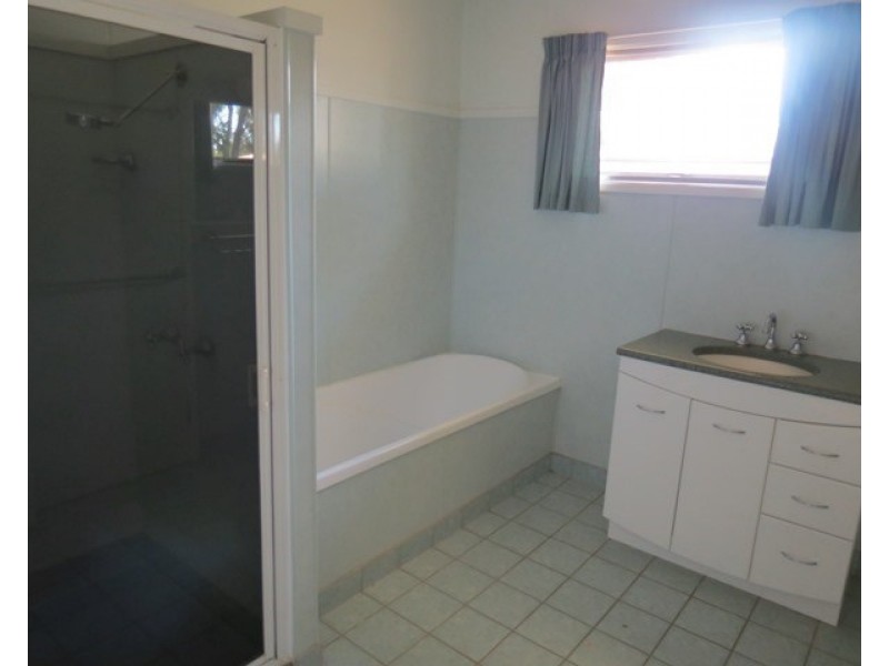 9 Borland Street, Roma QLD 4455