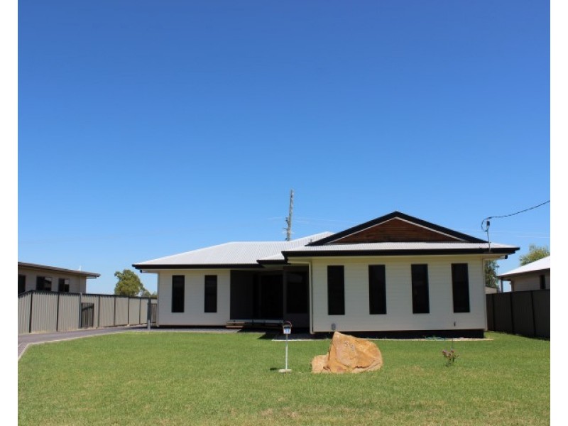 39 Robusta Drive, Roma QLD 4455
