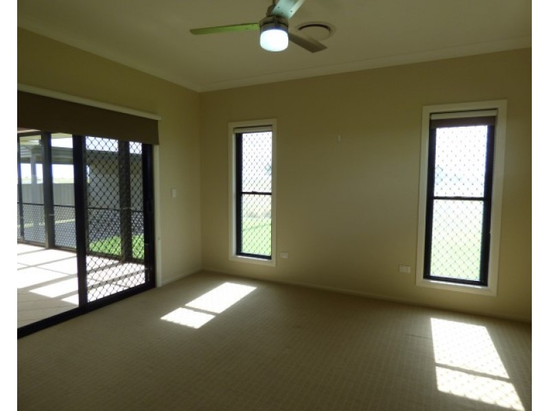 39 Robusta Drive, Roma QLD 4455