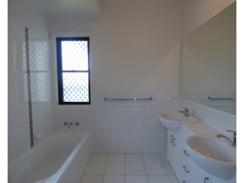 39 Robusta Drive, Roma QLD 4455