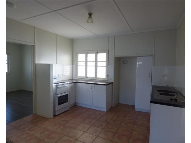 25 Charles Street, Roma QLD 4455