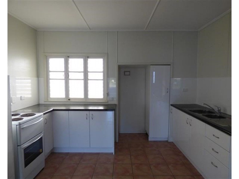 25 Charles Street, Roma QLD 4455