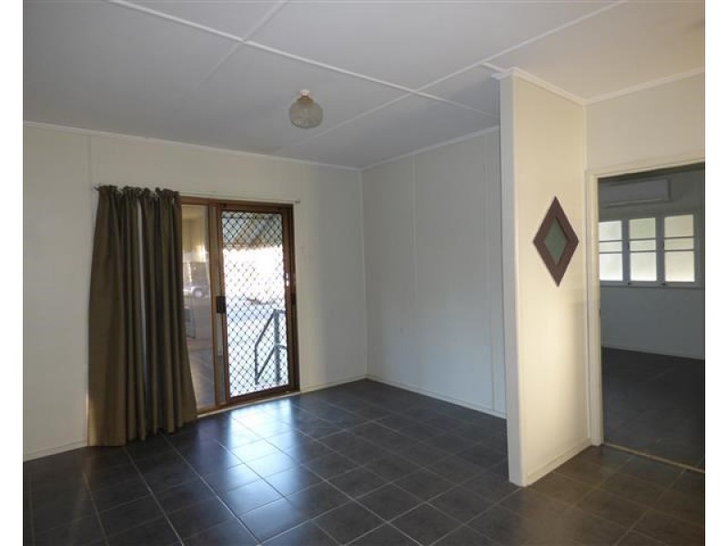 25 Charles Street, Roma QLD 4455
