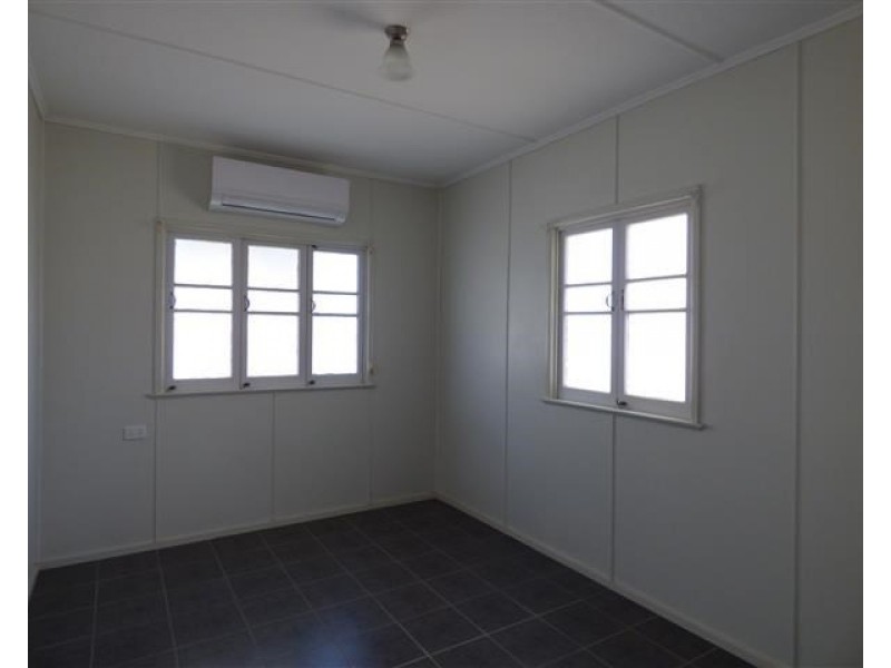 25 Charles Street, Roma QLD 4455