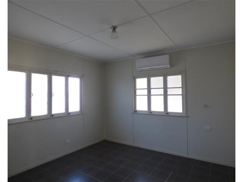 25 Charles Street, Roma QLD 4455
