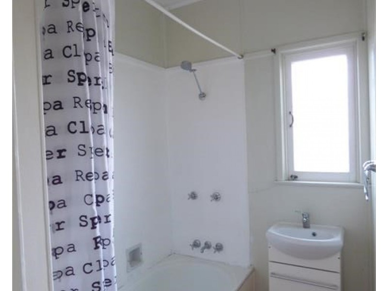 25 Charles Street, Roma QLD 4455