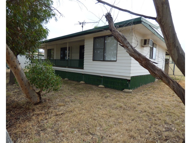 2 Derry Street, Roma QLD 4455
