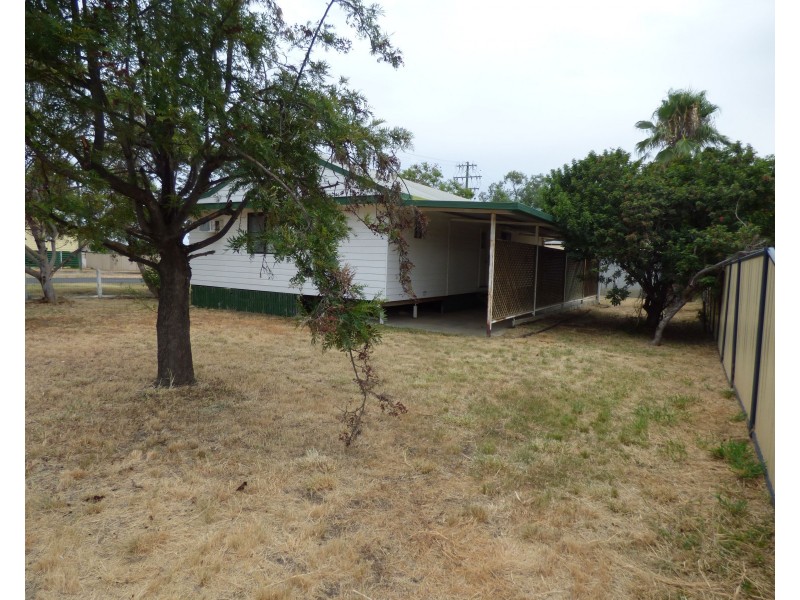 2 Derry Street, Roma QLD 4455