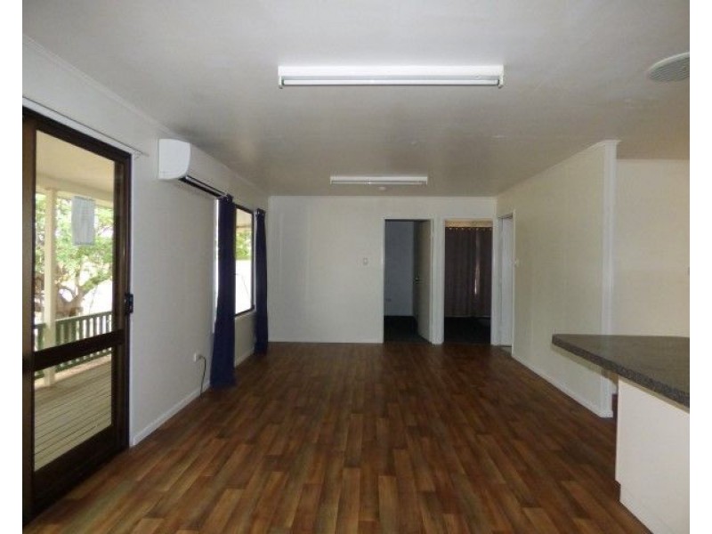 2 Derry Street, Roma QLD 4455