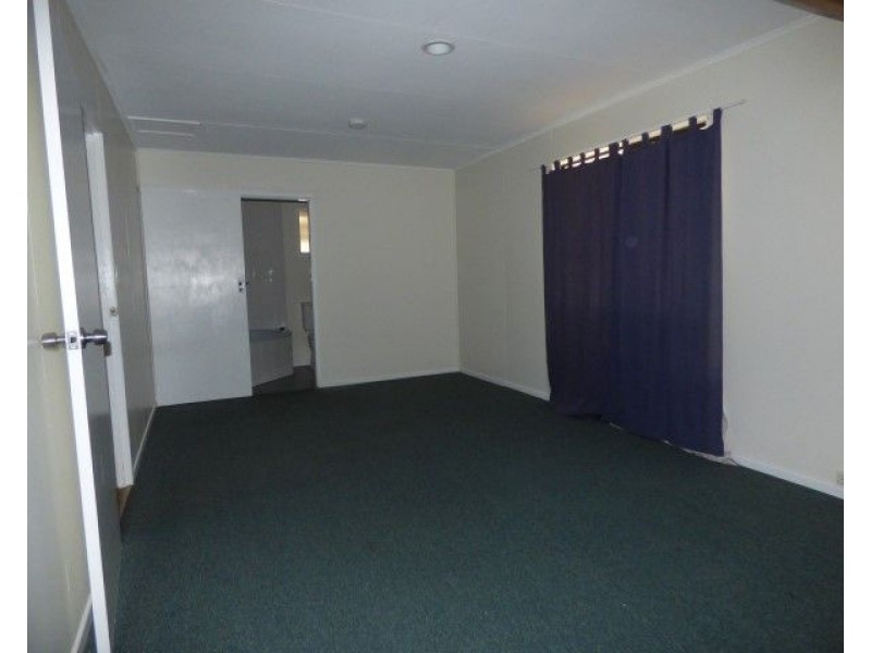 2 Derry Street, Roma QLD 4455