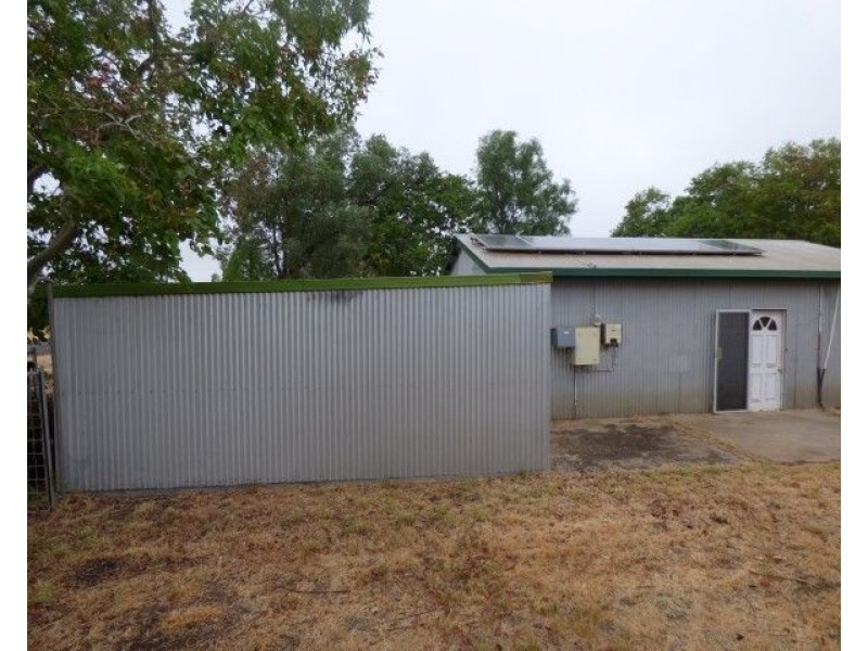 2 Derry Street, Roma QLD 4455