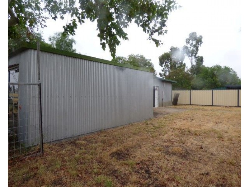 2 Derry Street, Roma QLD 4455