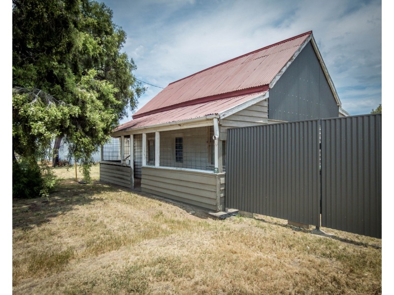 49 Station Street, Roma QLD 4455