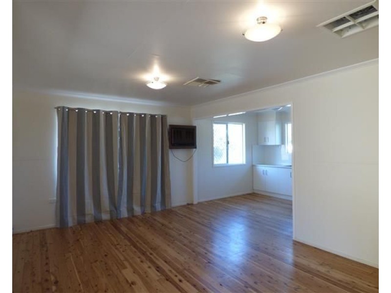 10 Holland Street, Roma QLD 4455