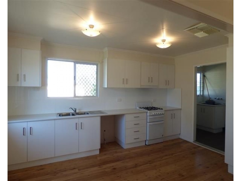 10 Holland Street, Roma QLD 4455