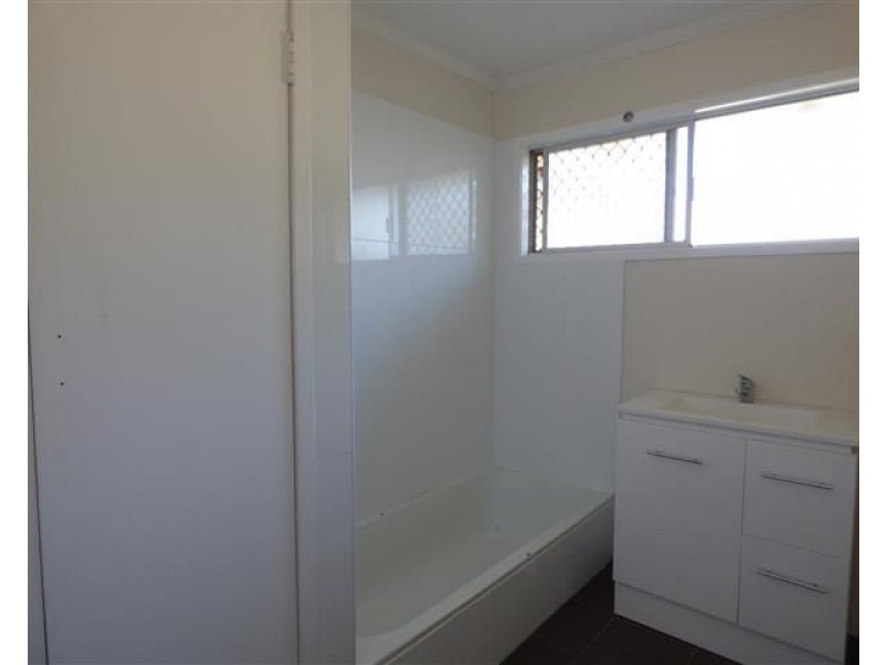 10 Holland Street, Roma QLD 4455