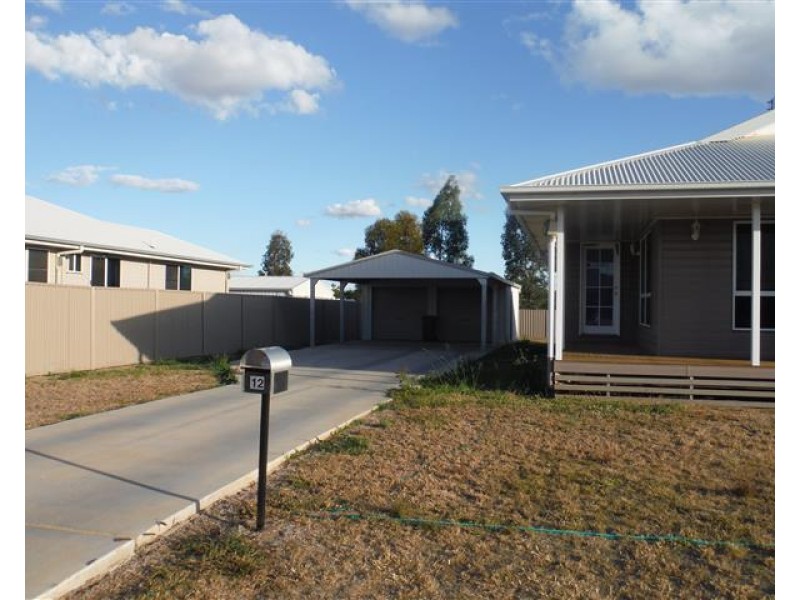 12 Beetson Drive, Roma QLD 4455
