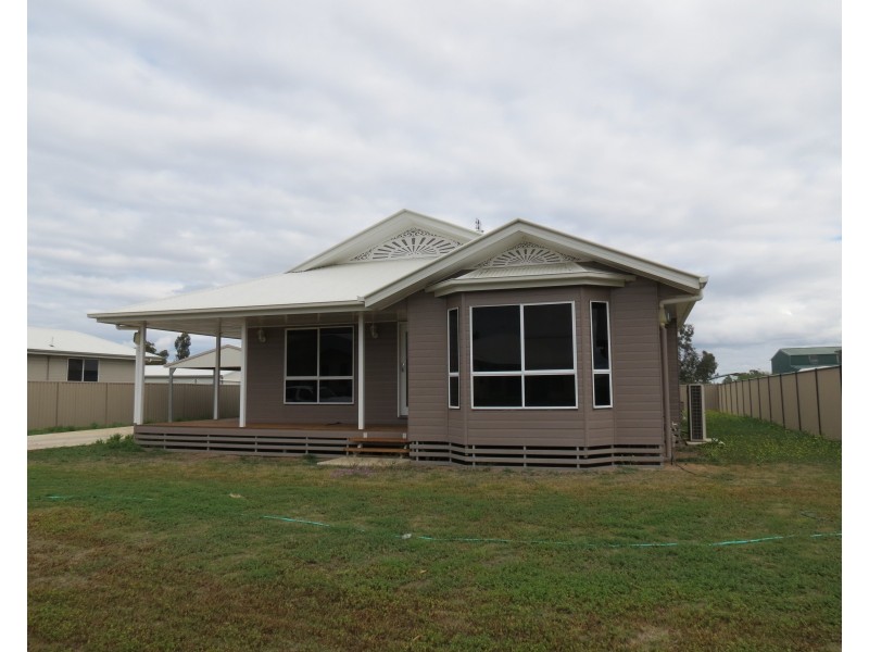 12 Beetson Drive, Roma QLD 4455