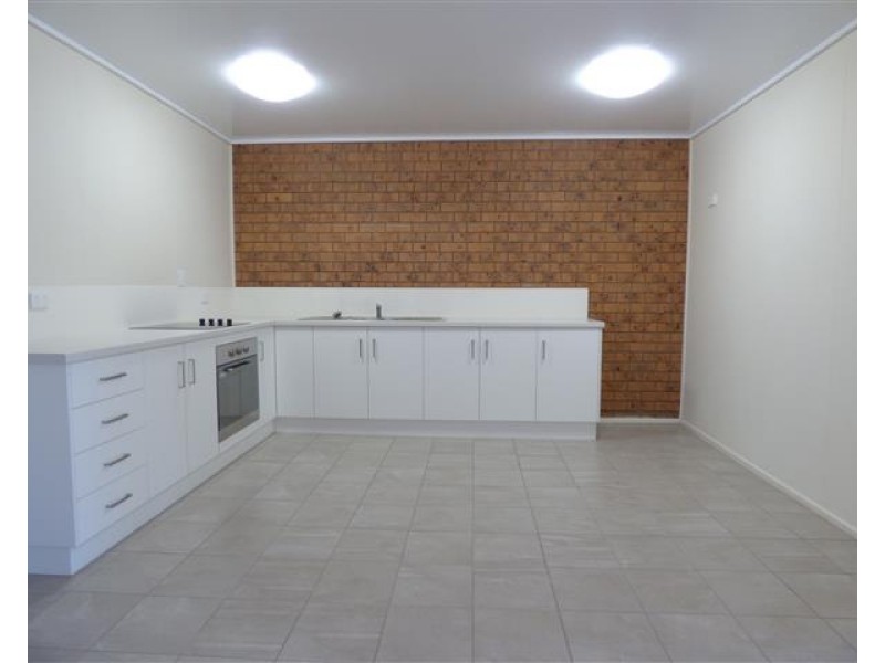 2/28 Elmer Street, Roma QLD 4455