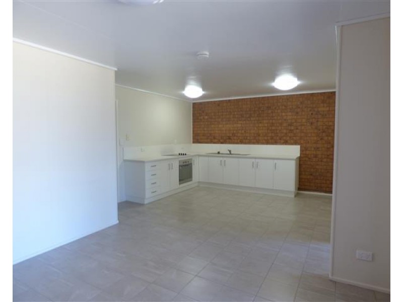 2/28 Elmer Street, Roma QLD 4455
