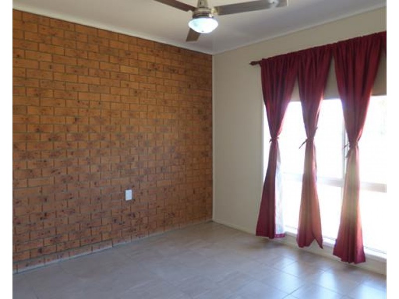 2/28 Elmer Street, Roma QLD 4455