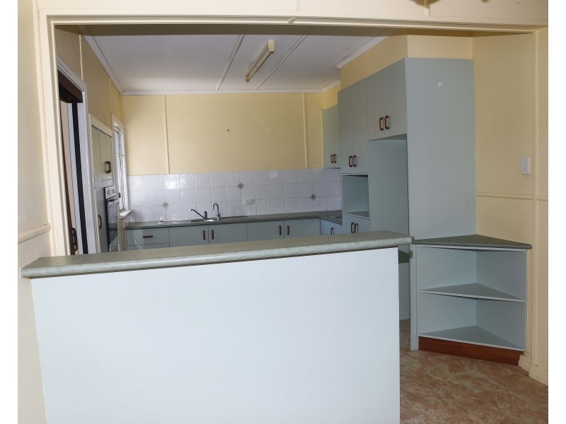 45 Downs Street, Roma QLD 4455
