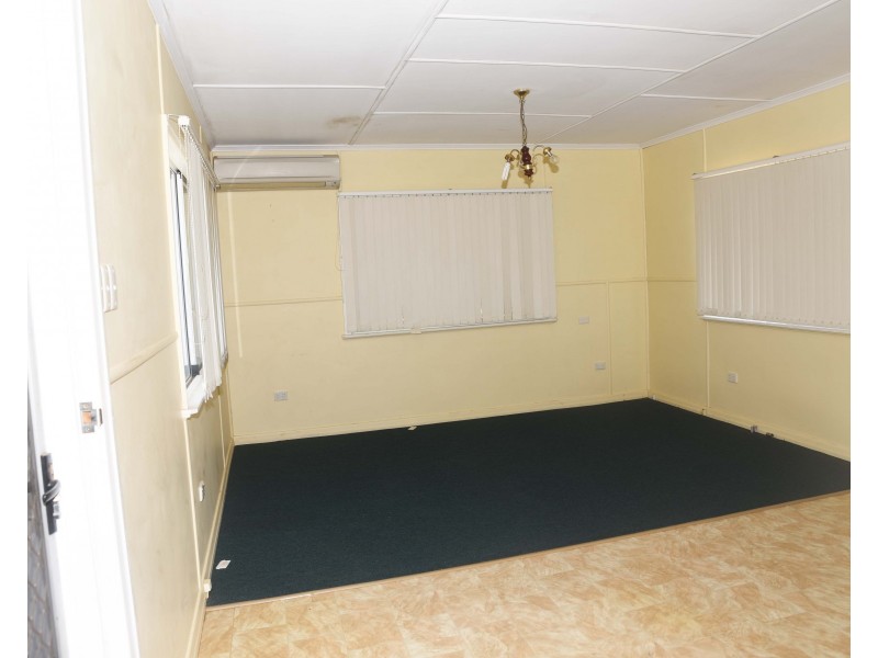 45 Downs Street, Roma QLD 4455