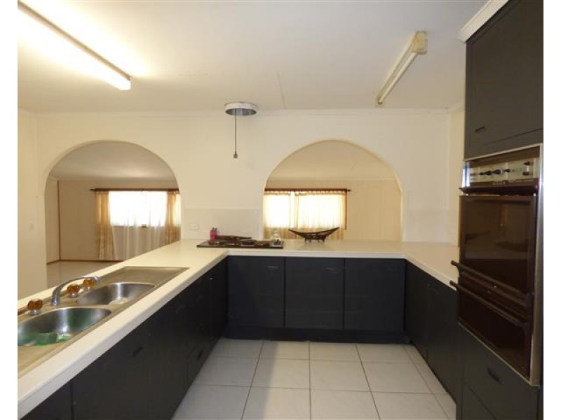 8 Martin Street, Roma QLD 4455