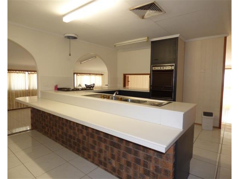 8 Martin Street, Roma QLD 4455