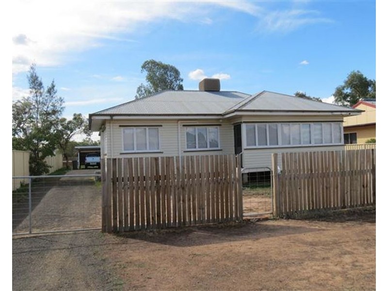 11 Saunders Street, Roma QLD 4455