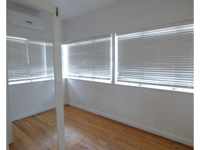 11 Saunders Street, Roma QLD 4455