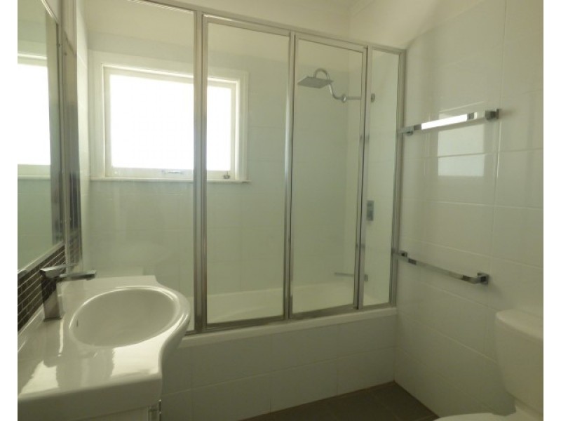 11 Saunders Street, Roma QLD 4455