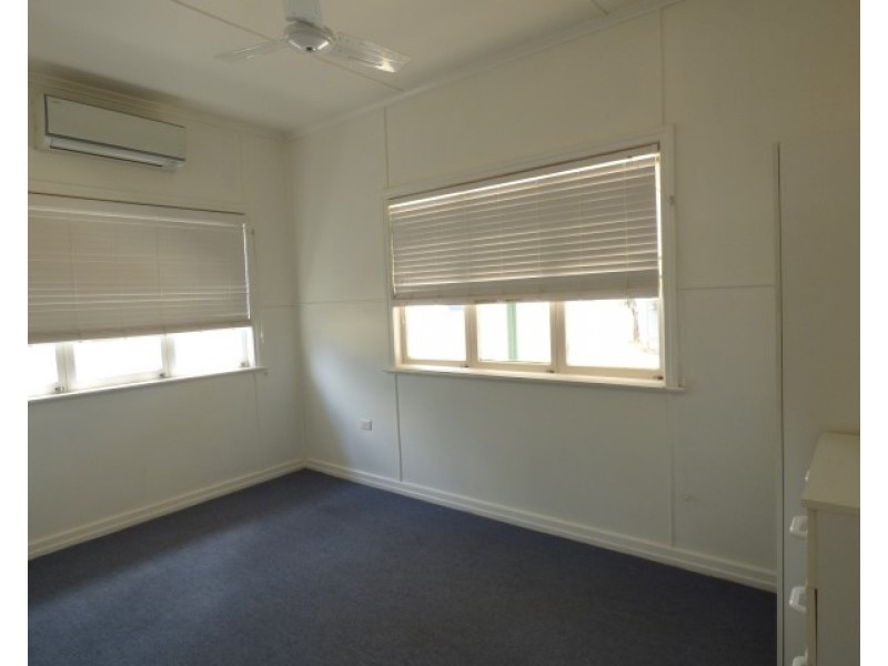 11 Saunders Street, Roma QLD 4455