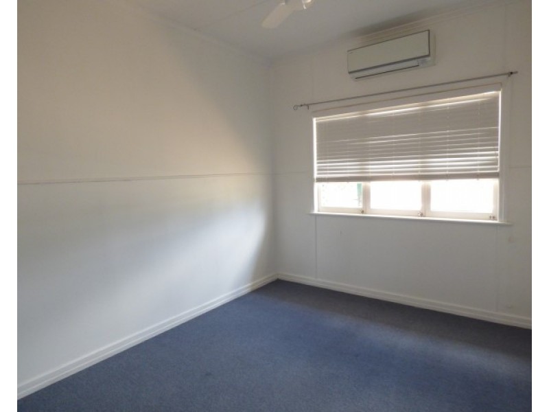 11 Saunders Street, Roma QLD 4455