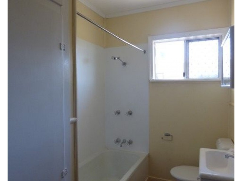 45 Downs Street, Roma QLD 4455