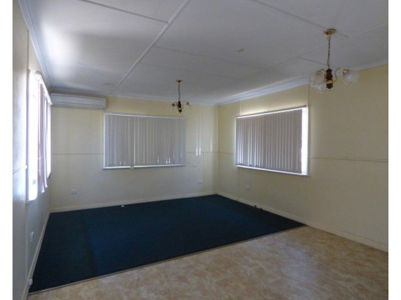 45 Downs Street, Roma QLD 4455