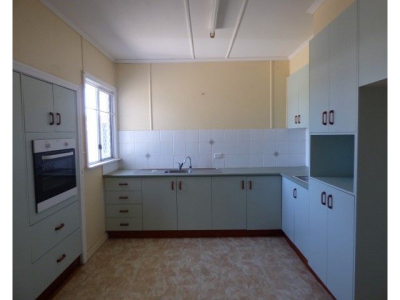 45 Downs Street, Roma QLD 4455